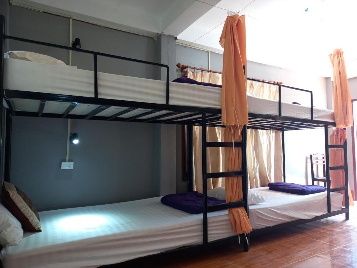 Riverside Garden Hostel Vang Vieng Exteriör bild