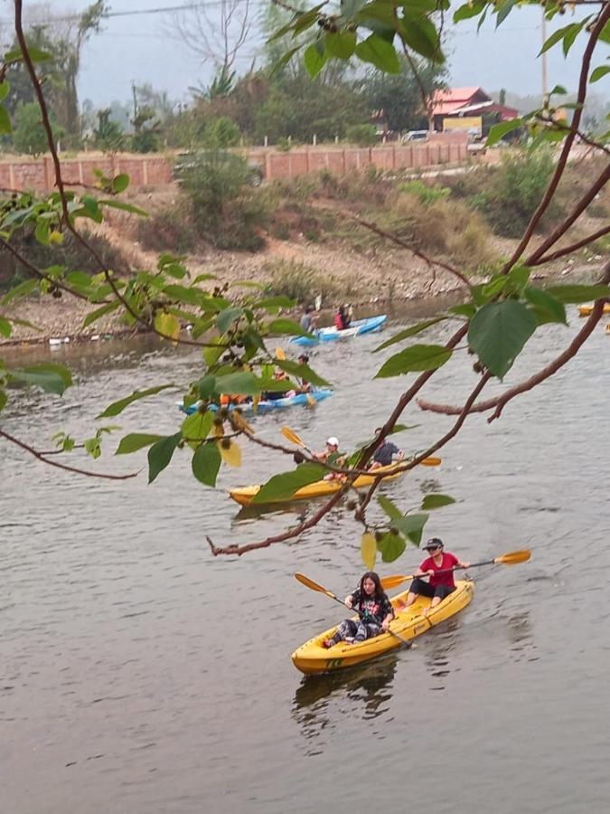 Riverside Garden Hostel Vang Vieng Exteriör bild